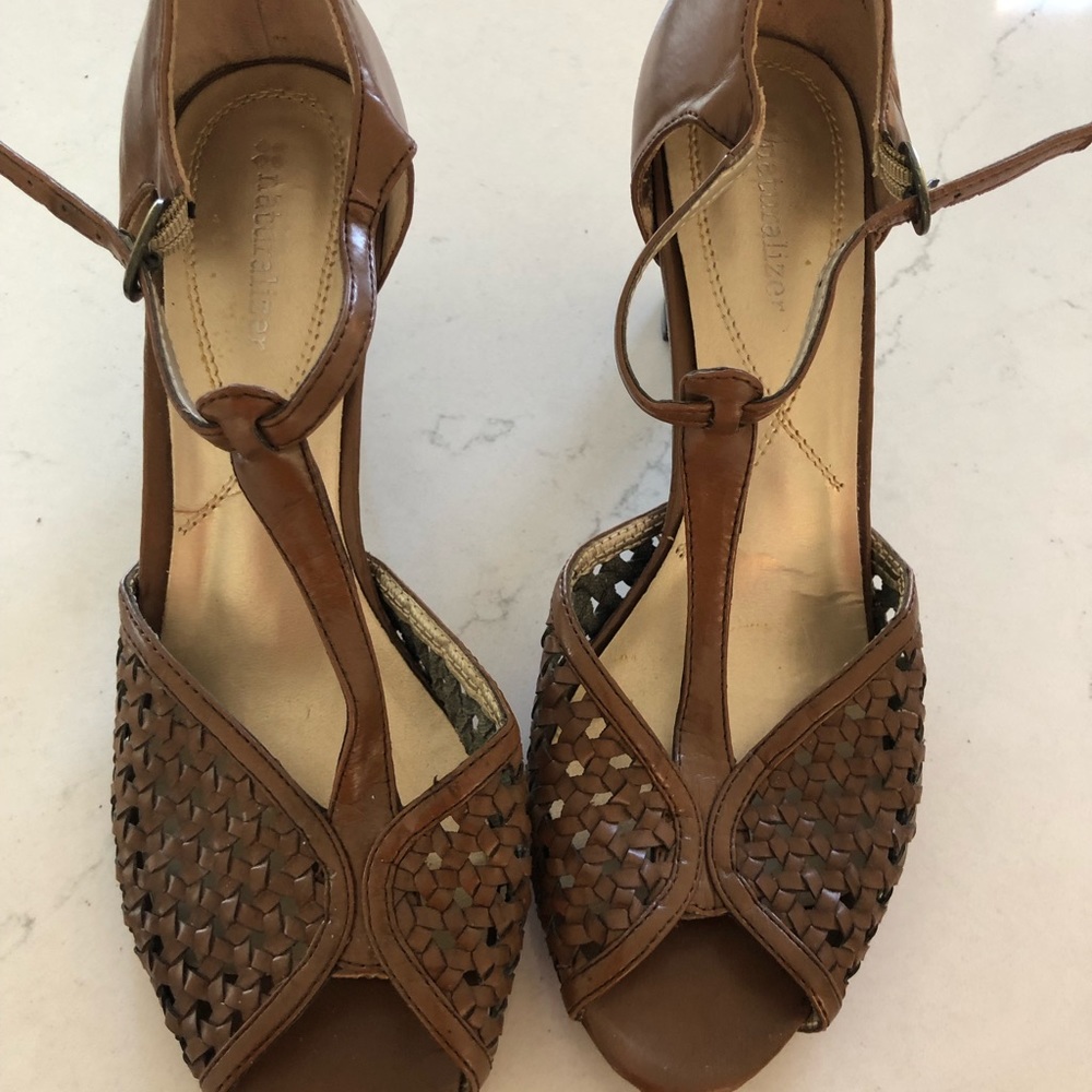 Naturalizer “Grace” Leather T Strap Heels, size 7.5.